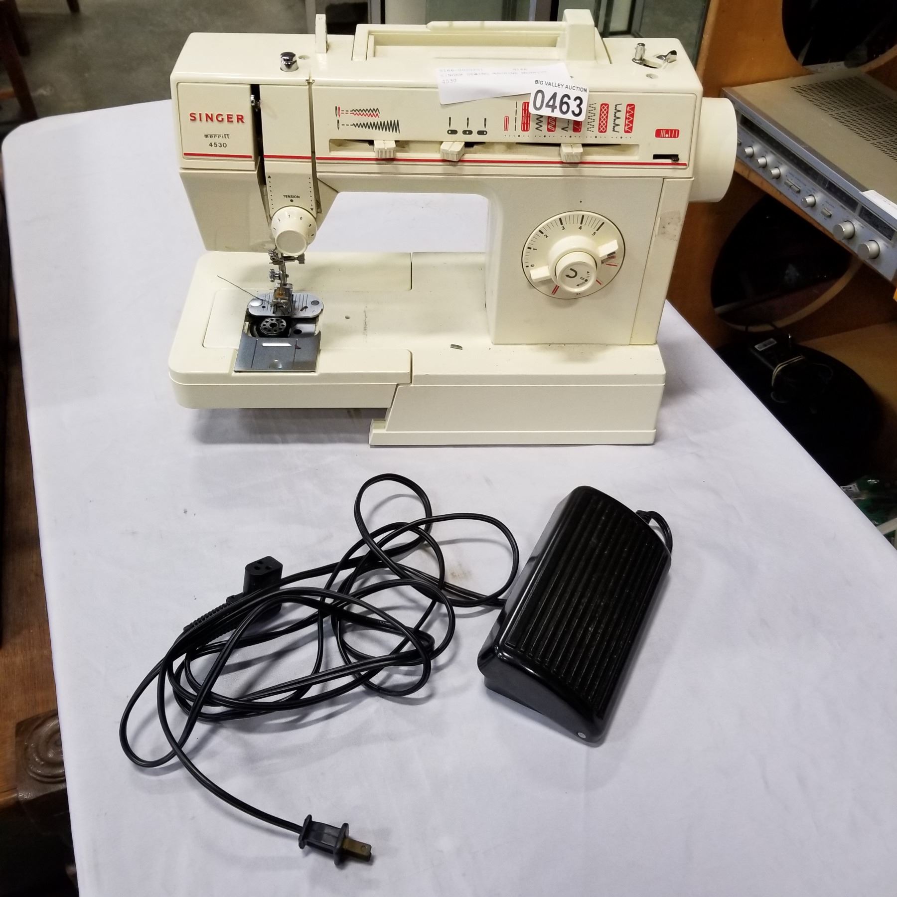 SINGER SEWING MACHINE MERRITT 4530 - Big Valley Auction