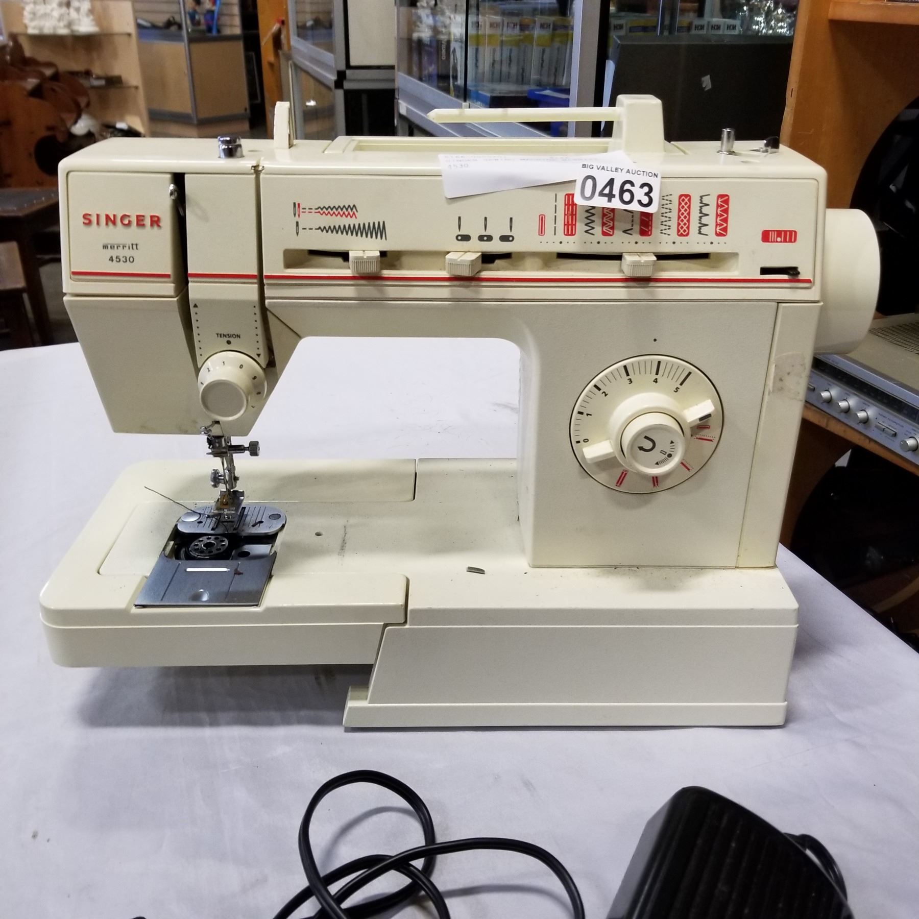 SINGER SEWING MACHINE MERRITT 4530 - Big Valley Auction