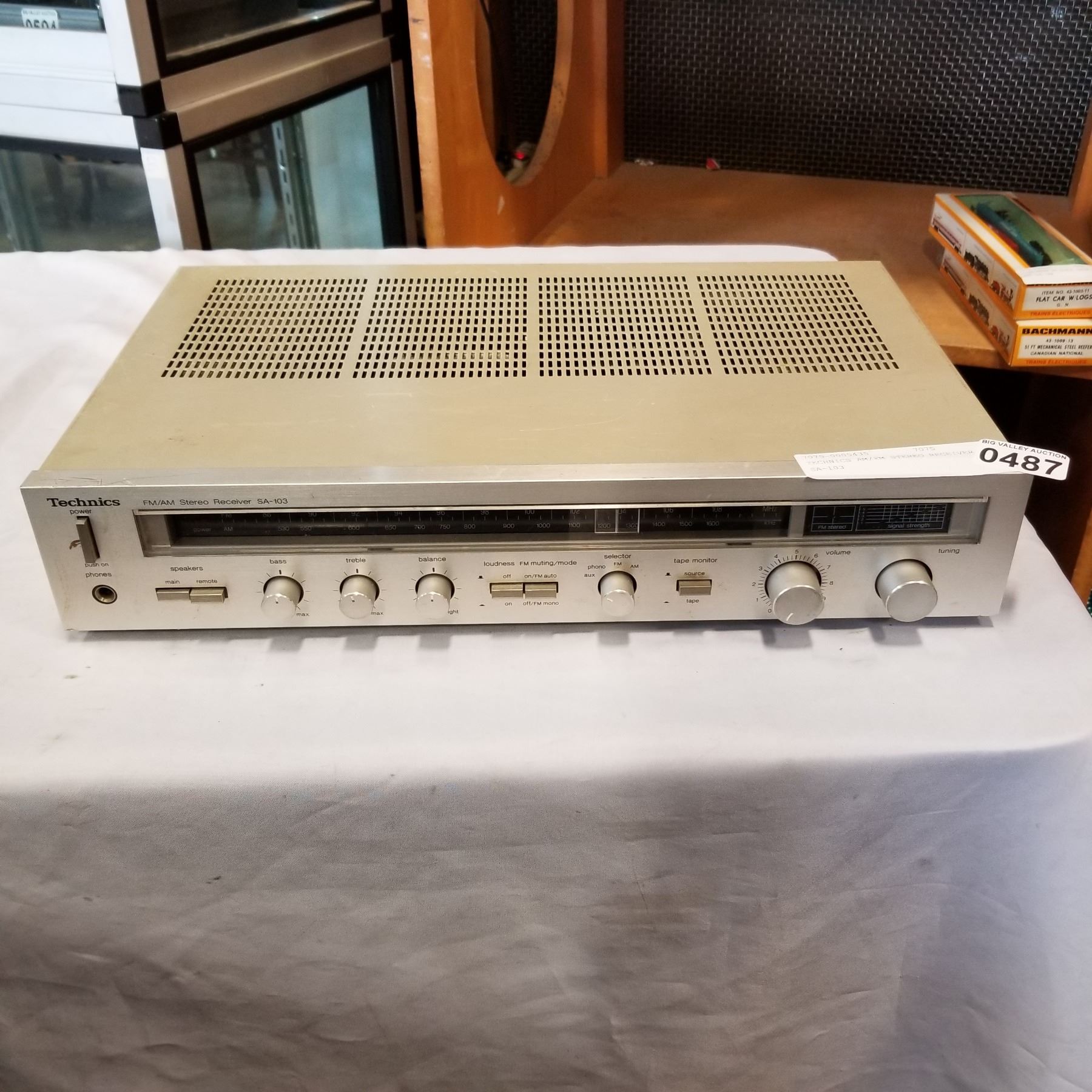 TECHNICS AM/FM STEREO RECEIVER SA-103