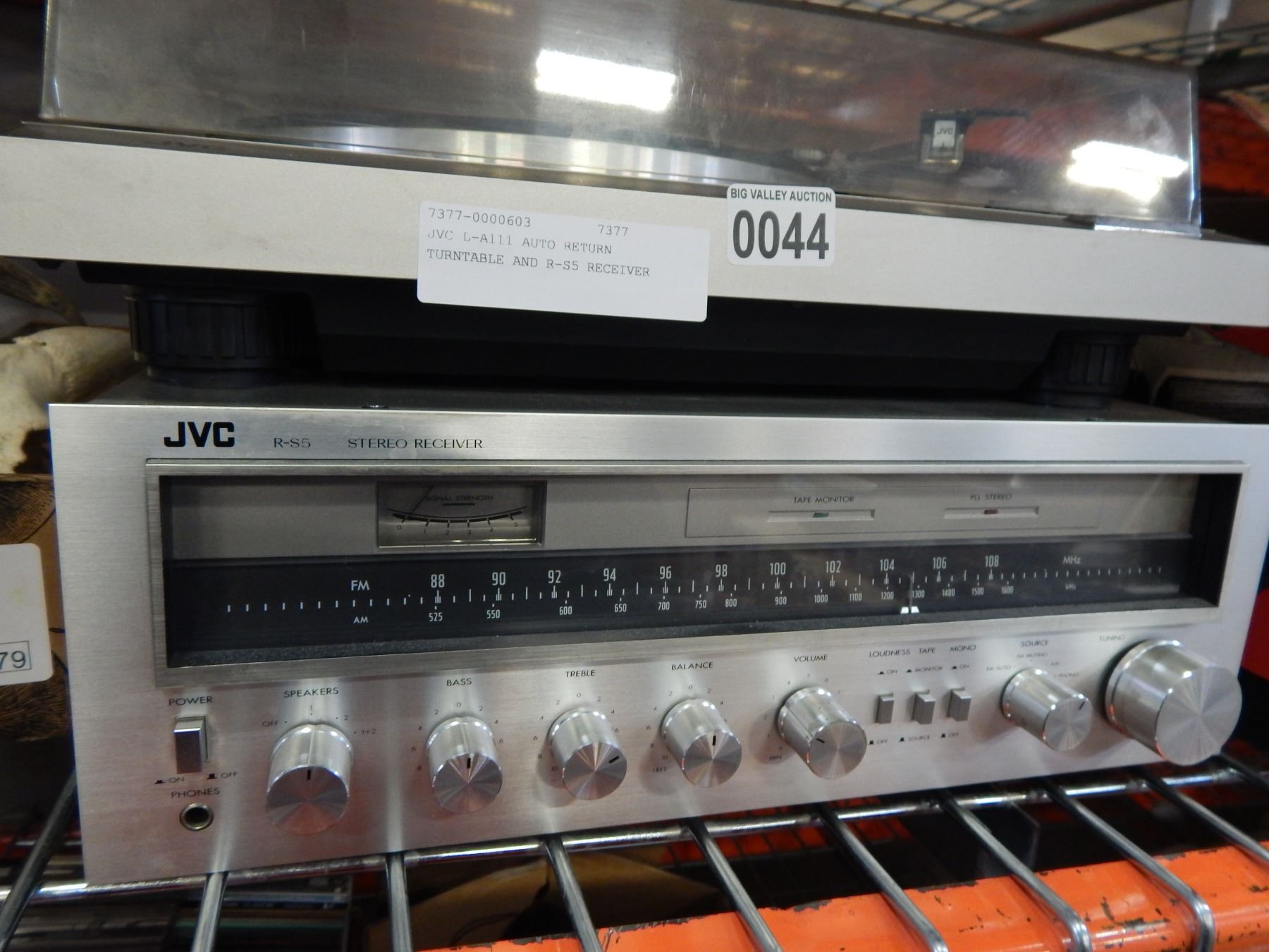 JVC L-A111 AUTO RETURN TURNTABLE AND R-S5 RECEIVER - Big Valley Auction