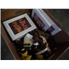 Image 2 : BOX OF ANNE GEDDES PICTURES AND COLLECTIBLES