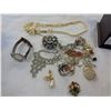 Image 3 : 2 JEWELLERY BOXES W/ JEWELLERY, RHINESTONE AND OTHER