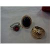 Image 3 : 5 DINNER RINGS