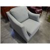Image 2 : PLATINUM SEAGRASS ARM CHAIR