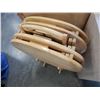 Image 2 : 4 OVAL MAPLE TV TRAYS ON STAND