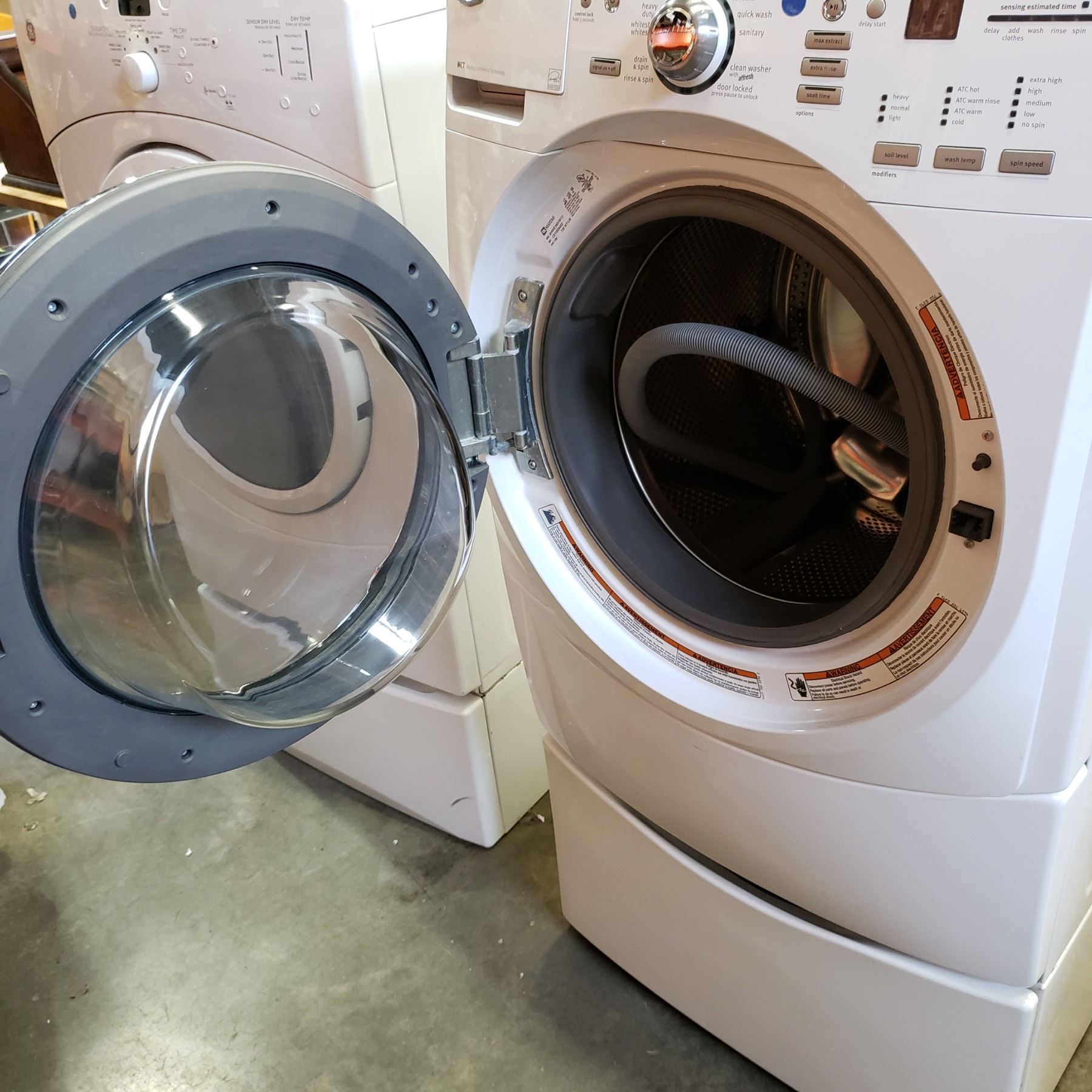 MAYTAG 3000 SERIES FRONT LOAD WASHER WITH STORAGE PLATFORM - TESTED AND