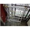 Image 2 : WHITE METAL DAY BED