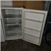 Image 2 : KENMORE UPRIGHT FREEZER