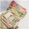 Image 2 : LOT OF WORLD PAPER MONEY