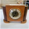 Image 5 : VINTAGE PLASTIC BAR GLOBE LAMP AND ELECTRIC CLOCK