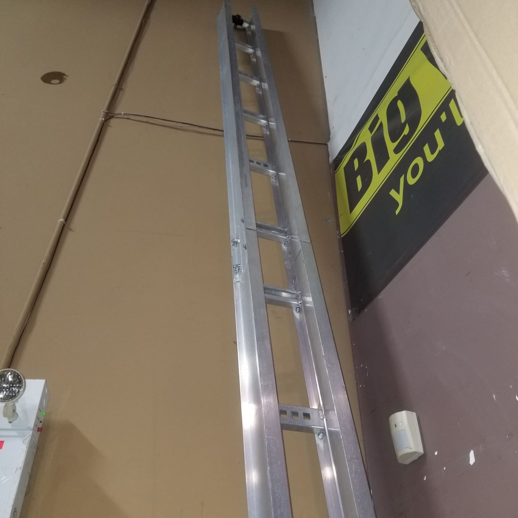 16FT THOMAS & BETTS ALUMINUM CABLE TRAY Big Valley Auction 16FT THOMAS & BETTS ALUMINUM CABLE TRAY Big Valley Auction