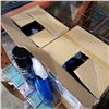 Image 2 : BOX OF SUPER WET FINISH AND BOX OF GLASS CLEANER RAIN REPELLANT