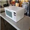 Image 2 : WHITE PANASONIC INVERTER MICROWAVE