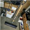 Image 1 : TRUE TEMPER METAL ICE SHOVEL