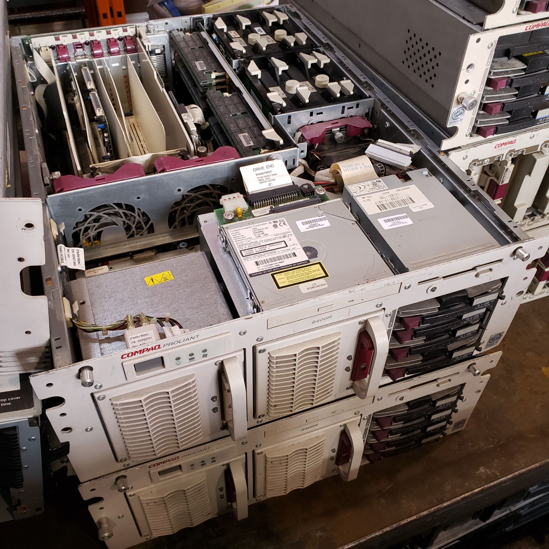 9 SERVERS - 2 COMPAQ PROLIANT 6400R, 2 1850R, 2 STORAGE SYSTEM UE, NET ...