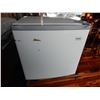 Image 1 : WHITE KENMORE MINI FRIDGE