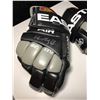 Image 1 : WAYNE GRETZKY SIGNED L.A KINGS EASTON HOCKEY GLOVE UPPER DECK COA