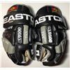 Image 2 : WAYNE GRETZKY SIGNED L.A KINGS EASTON HOCKEY GLOVE UPPER DECK COA