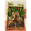 Image 1 : BOX W/HOUSE DECOR INCL. WOOD STORAGE
