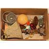 Image 1 : BOX W/HOUSEHOLD & COLLECTIBLES INCL. ART