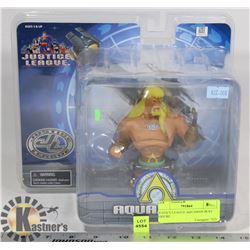 JUSTICE LEAGUE AQUA MAN BUST FIGURE.