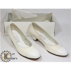 WOMEN'S HELENA SHOES (SIZE 7-8)