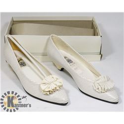 WOMEN'S BELICCI SHOES (SIZE 7)