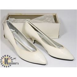 WOMEN'S WHITE/BLANC SHOES (SIZE 9)