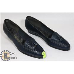 WOMEN'S NATURALIZER SHOES (SIZE 7-8)