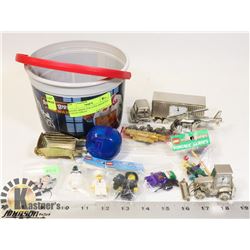 ANGRY BIRDS TUB WITH ASSORTED COLLECTIBLES