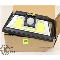 LOT OF 2 NEW SOLAR SECURITY LED LIGHTS