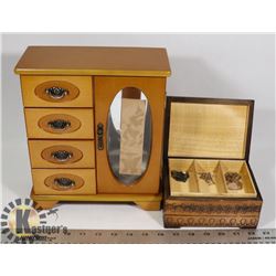 FLAT WITH JEWELLERY BOXES AND SOME JEWELLERY