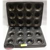 Image 1 : 3 LARGE HEAVY DUTY MUFFIN PANS 14" X 20"