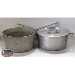 2 LARGE SAUCE POTS WITH ONE LID