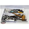 Image 1 : LARGE CONTAINER OF UTENSILS