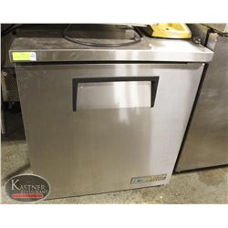 TRUE SINGLE-DOOR COMMERCIAL UNDERCOUNTER FREEZER