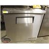 Image 1 : TRUE SINGLE-DOOR COMMERCIAL UNDERCOUNTER FREEZER