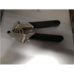 GARLIC PRESS - SELF CLEANING - STAINLESS STEEL