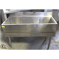 STAINLESS STEEL BAR SINK W/ NO INSERTS