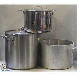 LOT OF 2 STAINLESS STEEL STOCK POTS W/ LIDS SOLD