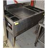 Image 1 : QUEST STAINLESS STEEL JOCKEY STATION