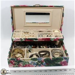 ESTATE JEWELLERY BOX WITH CONTENTS.