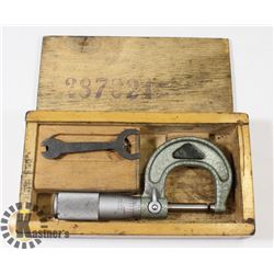 VINTAGE VIS MICROMETER 0-1" .0001" IN WOODEN CAS