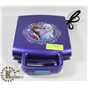 Image 2 : FROZEN SNOWFLAKE WAFFLE MAKER -
