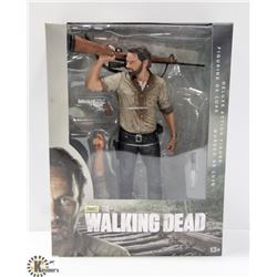 WALKING DEAD RICK GRIMES DELUXE ACTION FIGURE.