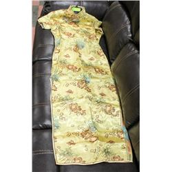 GOLD TONED FLORAL SIZE 36 ORIENTAL SHORT SLEEVED