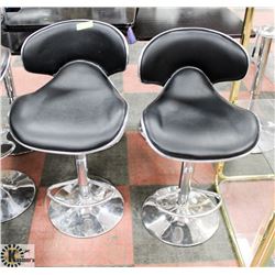 BAILIFF SEIZURE LOT OF 2 BLACK AND CHROME