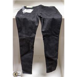 EIGHTY TWO LADIES JEANS SIZE 05 SKINNY.