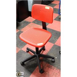 RED PLASTIC HYDRAULIC LIFT OFFICE CHAIR