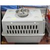 Image 1 : LARGE PET KENNEL WITH WATER/FOOD DISH.
